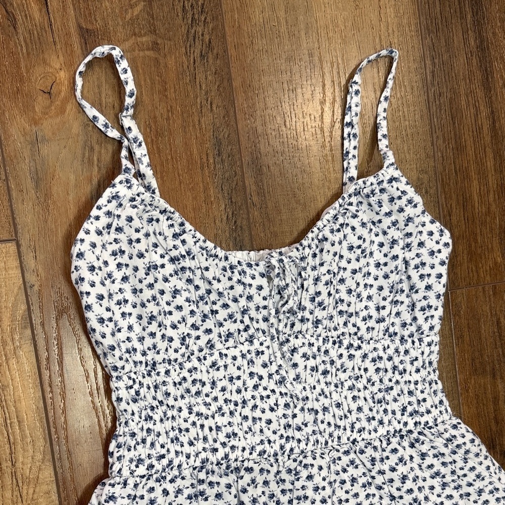 Hollister Floral Romper - Picture 5 of 15